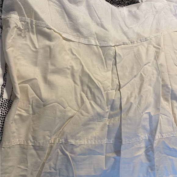 Full size ivory bed skirt - Picture 1 of 2